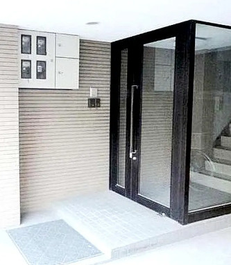 白根ハイツのエントランス