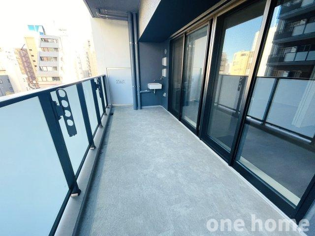 シエリア梅田豊崎のバルコニー|◆東側ワイドバルコニーです！手すりがすりガラスで光を通して明るいバルコニーです！
◆スロップシンクがあり靴などを洗えて重宝します！