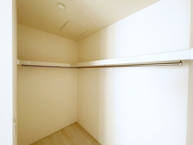 新築戸建・新築建売　いわき市平下平窪１期　平四小・平一中の収納|WICはハンガーパイプがついているので衣類がきれいに整理整頓できます！