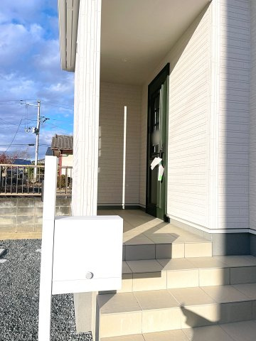 新築戸建・新築建売　いわき市平下平窪１期　平四小・平一中の玄関|モニター付きインターホンで訪問者を確認できるので、防犯対策やプライバシー保護など安心です！