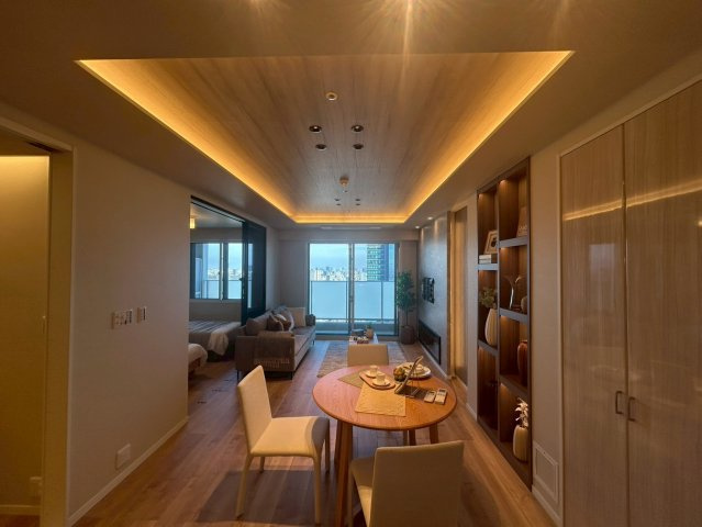 中目黒駅　クロスエアタワー36階　2LDKの居間・リビング