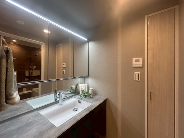 中目黒駅　クロスエアタワー36階　2LDKの独立洗面台