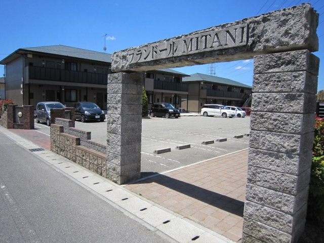 プランドールMITANIの駐車場