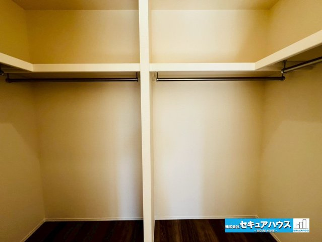 【新築戸建×平屋】刈谷市小垣江町須賀　全2棟の収納|【ウォークインクローゼット】
◆お洋服はもちろんキャリーバッグやゴルフバッグ等の大きなお荷物も収納できます・
