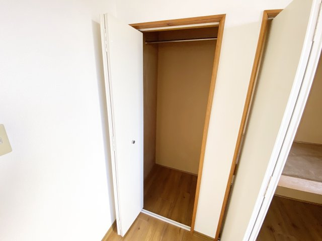 サンシャイン角田Ⅱの収納|ハンガーパイプ付きです！