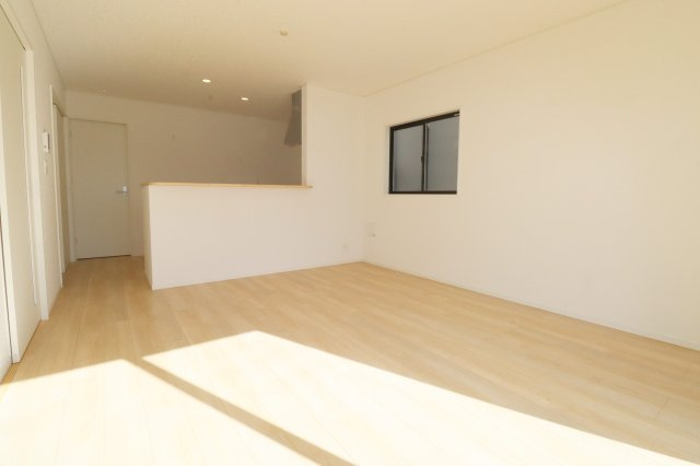 郡山市日和田町字日向　　　2号棟　　　日和田小学校、日和田中学区の居間・リビング