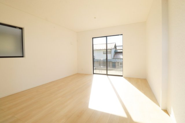 郡山市日和田町字日向　　　2号棟　　　日和田小学校、日和田中学区の居間・リビング|※同社施工例
