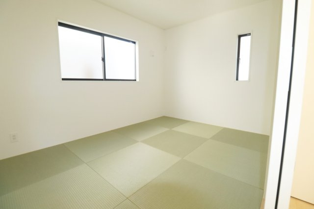 郡山市日和田町字日向　　　2号棟　　　日和田小学校、日和田中学区の居間・リビング|※同社施工例
