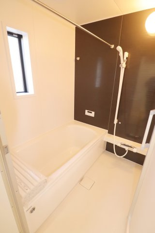 郡山市日和田町字日向　　　2号棟　　　日和田小学校、日和田中学区の浴室