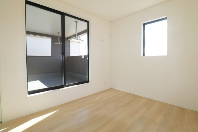 郡山市日和田町字日向　　　2号棟　　　日和田小学校、日和田中学区の洋室|
