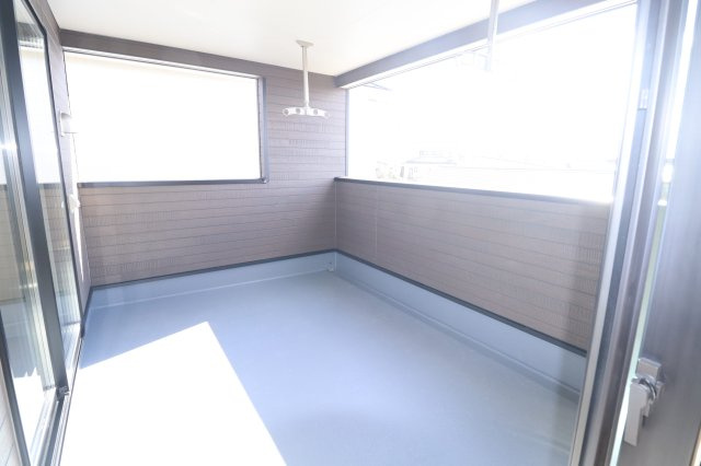 郡山市日和田町字日向　　　2号棟　　　日和田小学校、日和田中学区のバルコニー|※同社施工例
