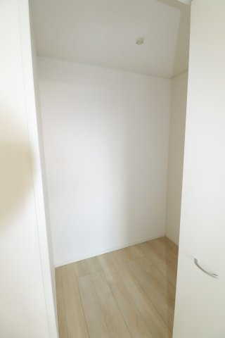 郡山市日和田町字日向　　　2号棟　　　日和田小学校、日和田中学区の洋室|※同社施工例
