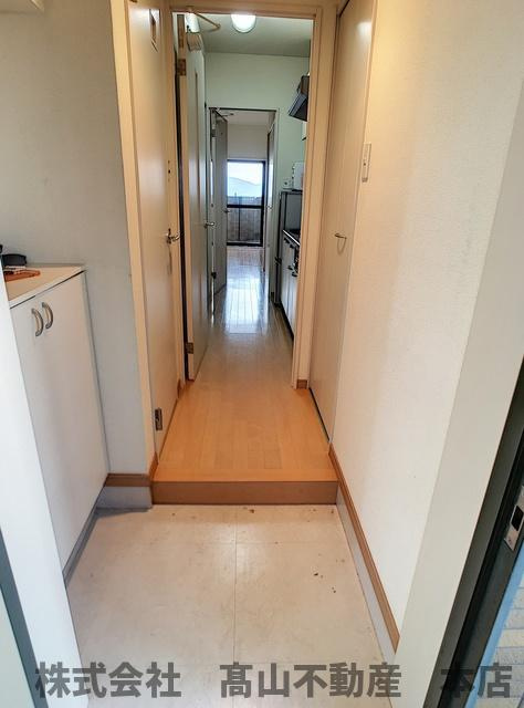 ロイヤルタワー文教の杜の玄関