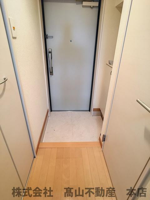 ロイヤルタワー文教の杜の玄関