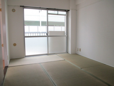 【居間・リビング】 | パレスサトウ | 日当たりの良いお部屋です