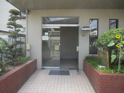 【エントランス】 | パレスサトウ | きれいにお手入れされたエントランスです