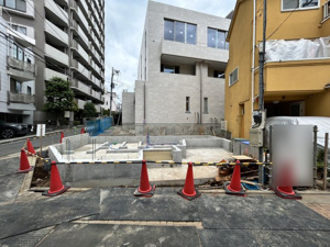 【外観】 | 京王井の頭線「神泉」駅より徒歩3分の利便性。建築条件はなく、お好みのハウスメーカーでこだわりの住まいを実現可能です。都心にいながら、自分たちらしい自由な暮らしを形にできます♪
