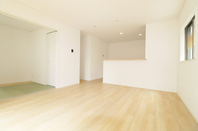 郡山市日和田町字日向　　　3号棟　　　日和田小学校、日和田中学区のキッチン|※同社施工例
