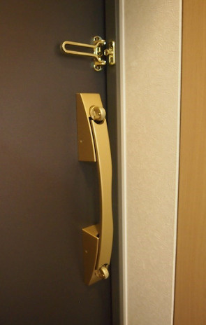 ルーブル中野新井の玄関