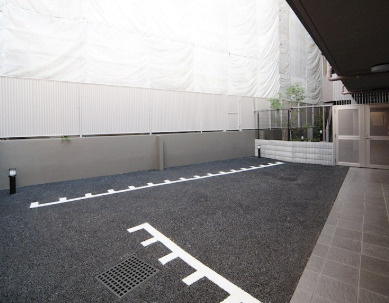 ルーブル中野新井の駐車場