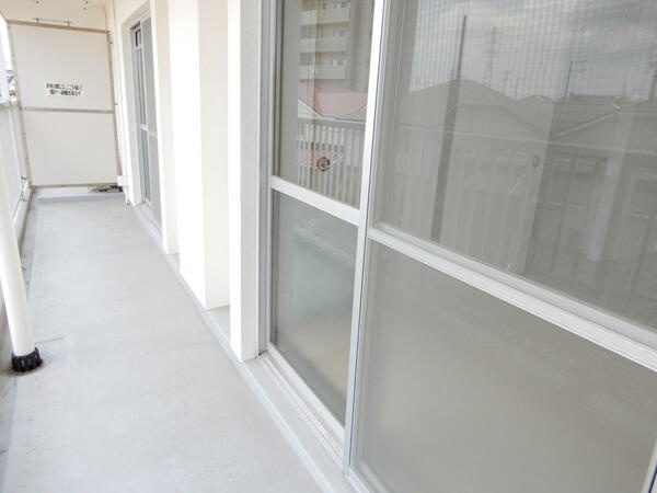 ビレッジハウス東野３号棟のバルコニー