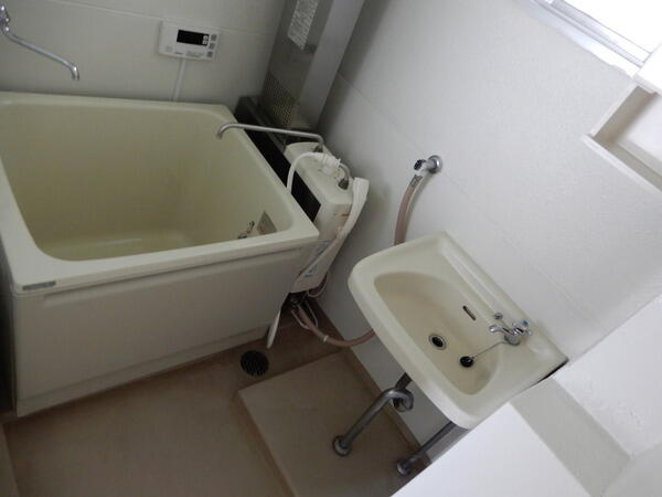 ビレッジハウス東野３号棟の浴室