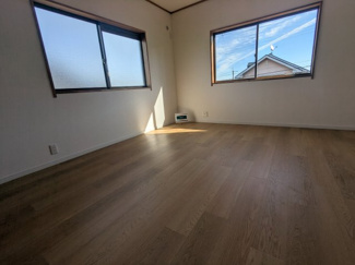 【洋室】 | 名塩南台1丁目リフォーム戸建 | 洋室約8帖。