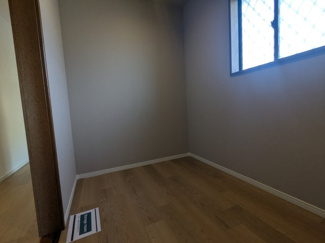 【収納】 | 名塩南台1丁目リフォーム戸建 | たっぷり収納可能な納戸