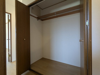 【収納】 | 名塩南台1丁目リフォーム戸建 | 2F廊下に共用の収納有り