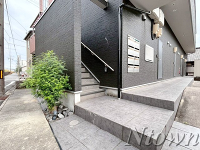 【エントランス】 | blackberry | エントランスです