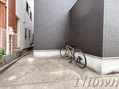 【その他共用部分】 | blackberry | 駐輪場です