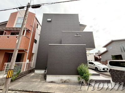 【外観】 | blackberry | 外観は落ち着いています