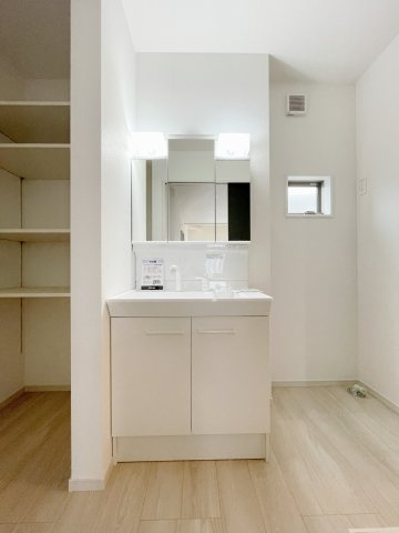 新築戸建・新築建売　福島市飯坂町平野西海枝屋敷　平野小・平野中の収納|スーツケースなども収納できるウォークインクローゼットは2部屋にあります！