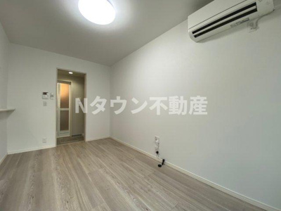 【居間・リビング】 | CRASTINE上飯田東町4丁目 | こちらのリビングで趣味の時間をお楽しみください