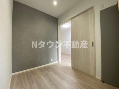 【寝室】 | CRASTINE上飯田東町4丁目 | 広くて明るい寝室