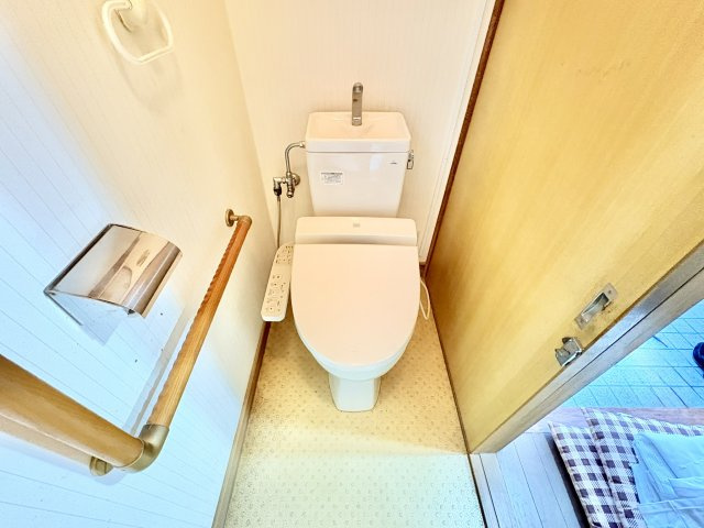 売中古戸建　中央区鴨江二丁目のトイレ|1階トイレ。ウォッシュレット付きです。