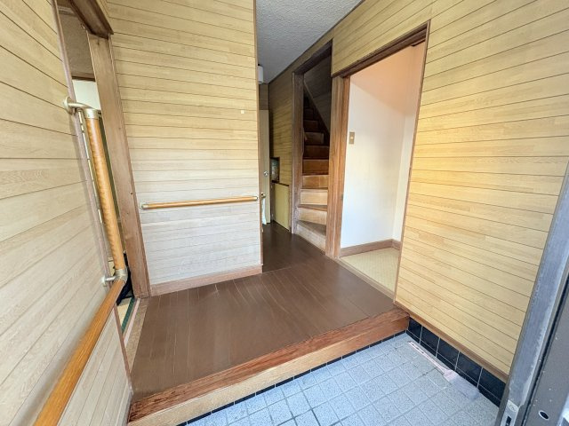 売中古戸建　中央区鴨江二丁目の玄関|すっきりとした玄関です。