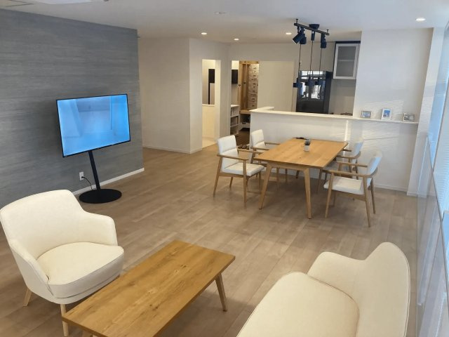 見沼区大谷　４ＬＤＫ　新築分譲住宅の居間・リビング|施工例。イメージ写真です