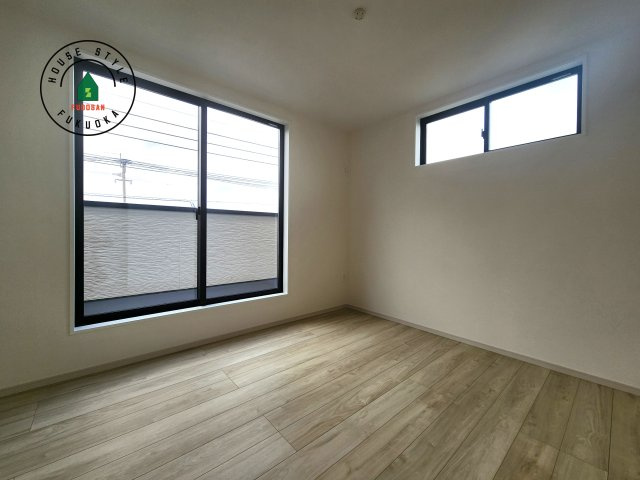 福岡市西区横浜1丁目第5-3棟（1号棟）　の内観：施工例|採光良好な洋室は全居室、複層ガラスの遮熱効果と断熱効果で、一年中快適に過ごせます。