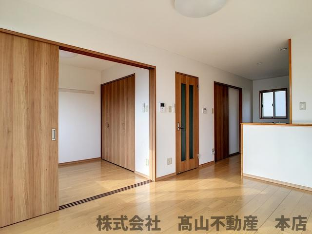 ラフォーレさつき八番館の居間・リビング