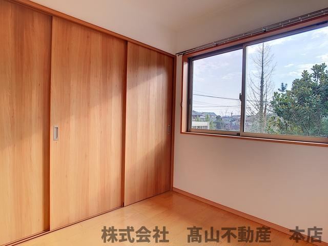 ラフォーレさつき八番館の居間・リビング