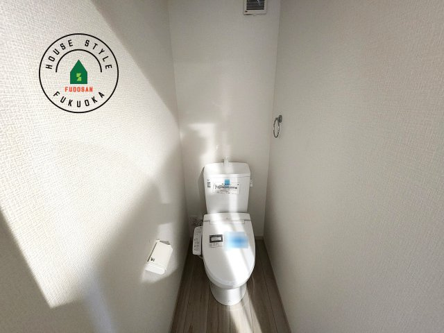 福岡市中央区港3丁目第1-1棟（1号棟）の内観：施工例|温水洗浄便座を完備しております。2ヶ所にトイレがあるのは朝の慌ただしい時間も安心です。