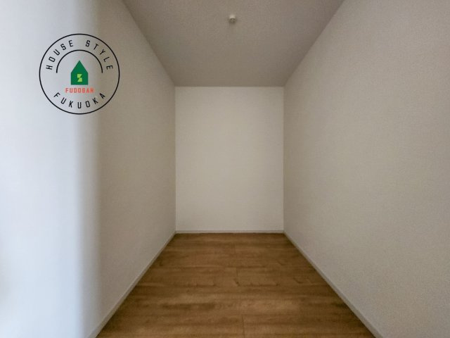 福岡市中央区港3丁目第1-1棟（1号棟）の内観：施工例|洋服や大きな荷物が多い方や人数の多いご家族などは、一般的なクローゼットよりもウォークインクローゼットのほうが使い勝手が良いです。