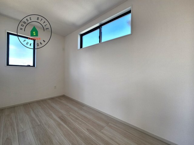 福岡市中央区港3丁目第1-1棟（1号棟）の内観：施工例|採光良好な洋室は全居室、複層ガラスの遮熱効果と断熱効果で、一年中快適に過ごせます。