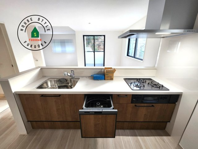福岡市中央区港3丁目第1-1棟（1号棟）のキッチン|ご家族を近くに感じられる対面キッチンのLDK。会話もはずみそうですね。