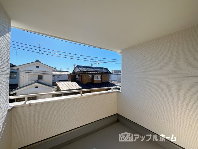 【新築住宅】深谷市天神町 全4区画のバルコニー|インナーバルコニーで突然の雨でも安心♪直射日光を防げるので、紫外線を気にせず自然の光や風を感じながら日光浴もできちゃいます♪