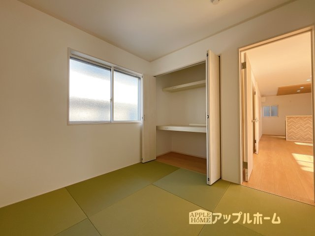 【新築住宅】深谷市天神町 全4区画の和室|広々とした居住空間は日々の暮らしを彩り、心のやすらぎと満足感を与えてくれます。通風と採光を考慮した設計は子供たちはのびのび育ち、家族でくつろぎと団らんを生み出します。