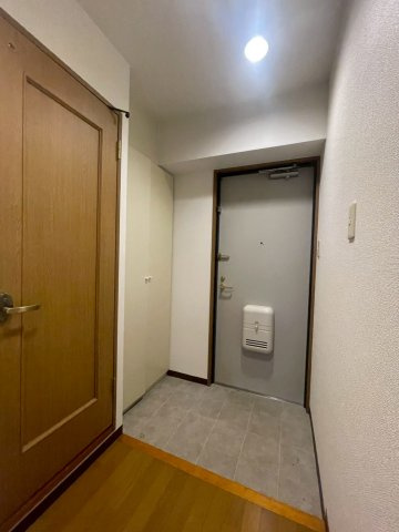 メゾン飛鳥の玄関