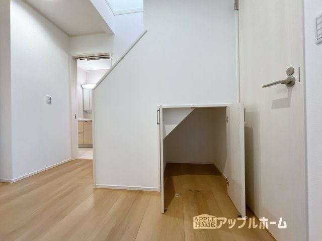 【新築住宅】深谷市西島 全4区画の収納|階段下にも収納スペースあり