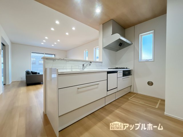 【新築住宅】深谷市西島 全4区画のキッチン|キッチンの収納も充実☆食洗器完備で家事も楽々♪生活の質が向上すること間違いなしの充実設備です。
